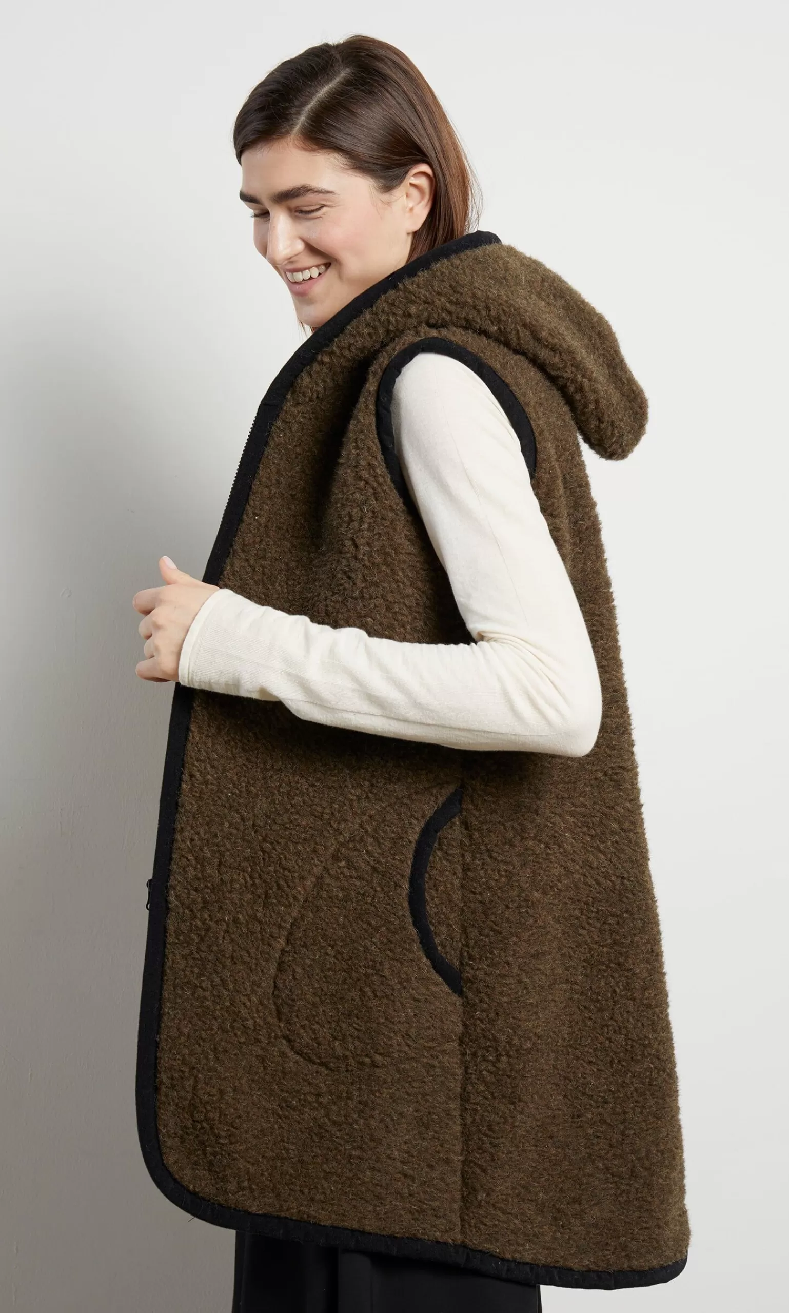 Plümo Bigger Rambler Gilet - Peat Brown^Women Knitwear