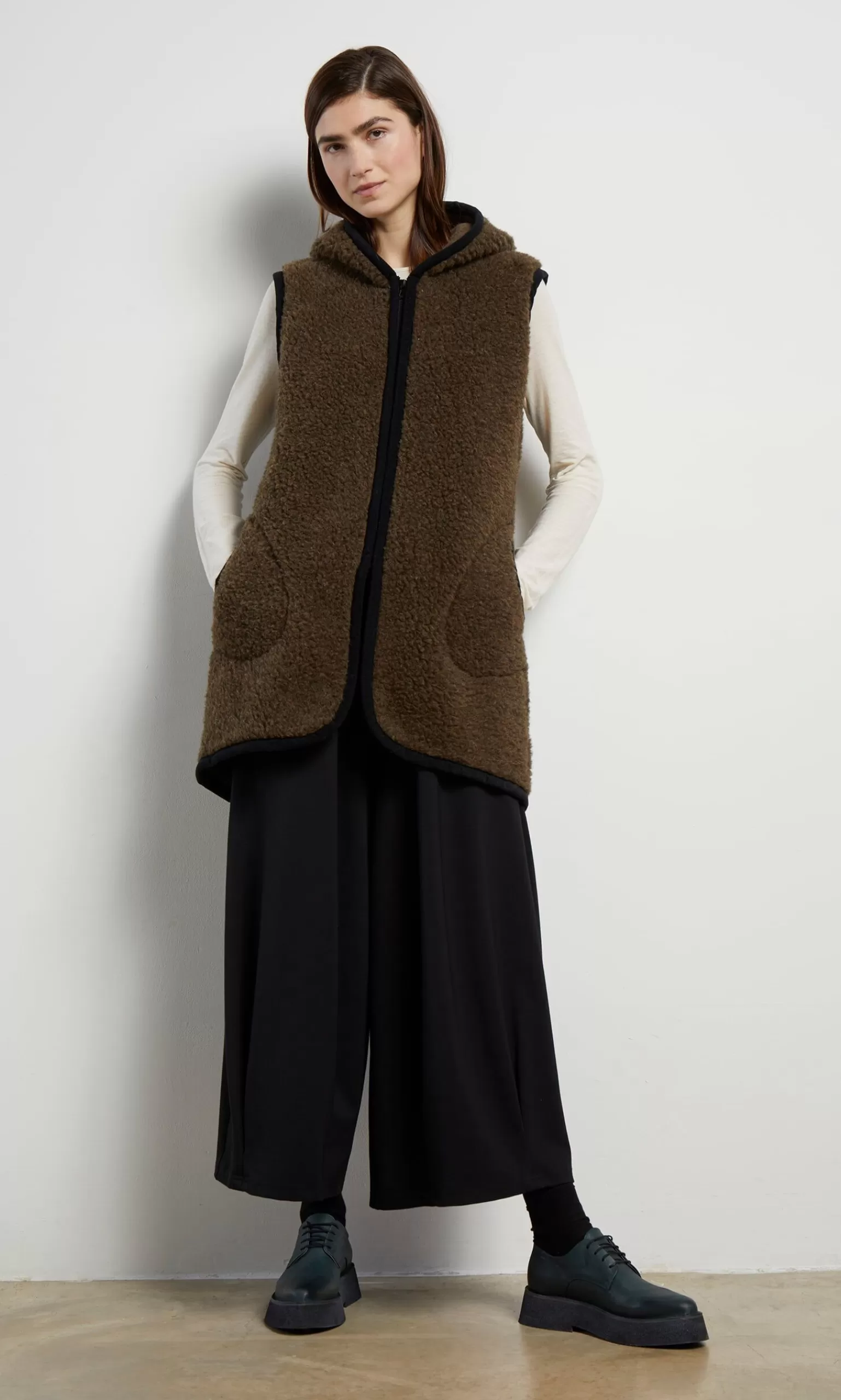 Plümo Bigger Rambler Gilet - Peat Brown^Women Knitwear