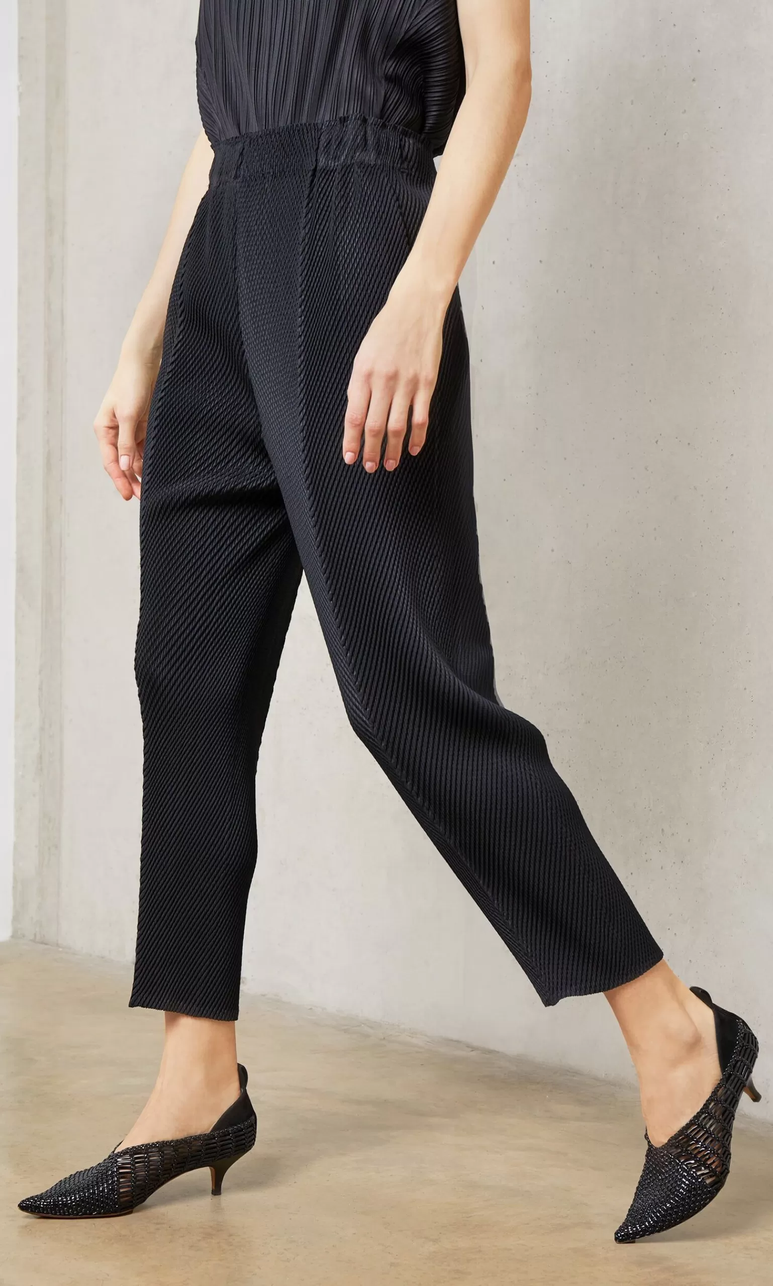 Plümo Black Pleat Trousers^Women Suits And Sets