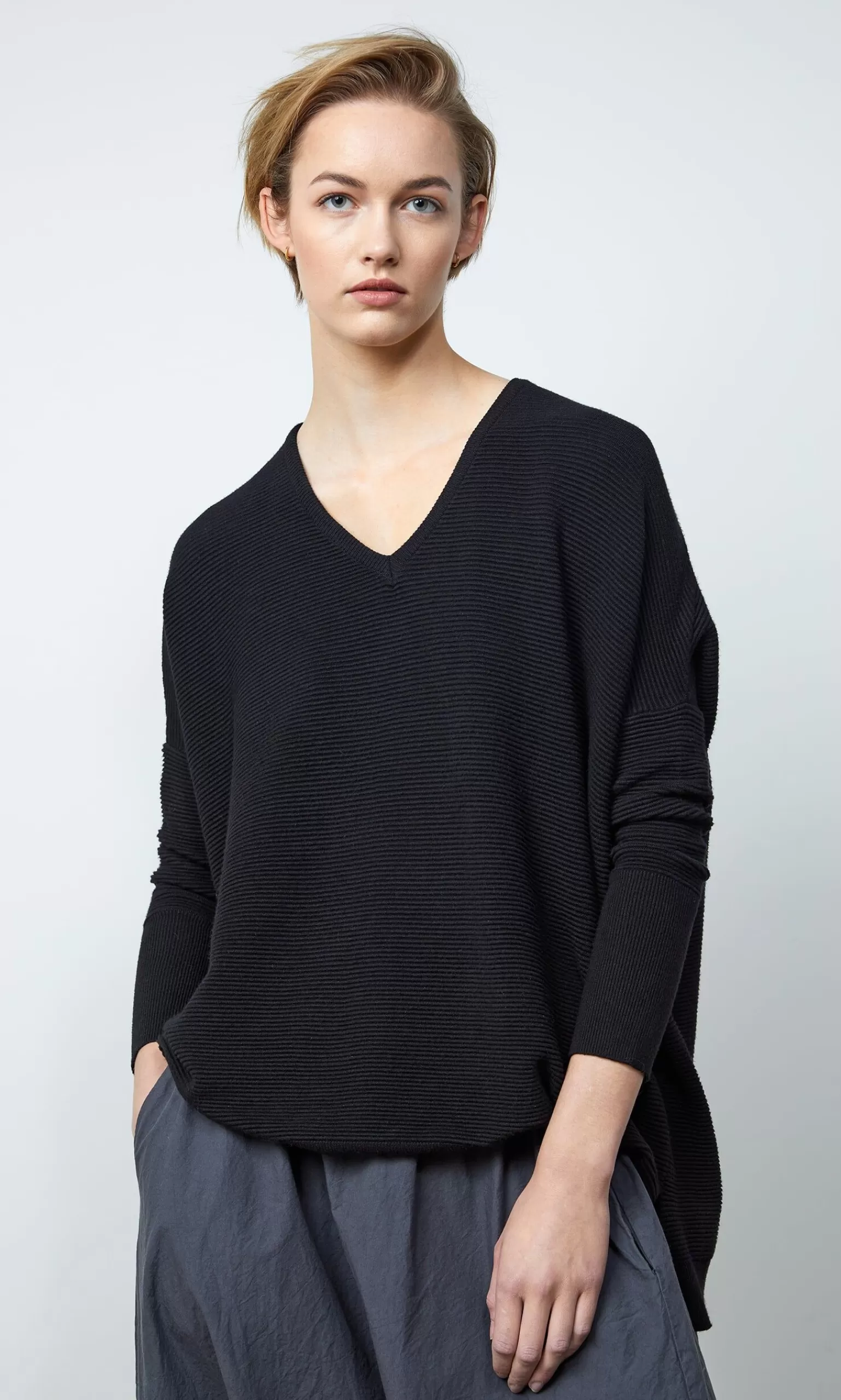 Plümo Studio Jack V Neck Sweater - Black^Women Knitwear